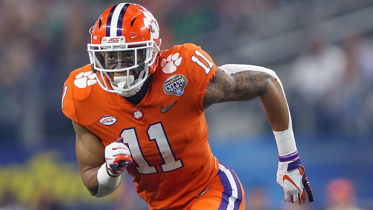 ARLINGTON, TX - DECEMBER 29: Clemson Tigers safety Isaiah Simmons (11) blitzes during the CFP Semifinal Cotton Bowl Classic game between the Notre Dame Fighting Irish and the Clemson Tigers on December 29, 2018 at AT&T Stadium in Arlington, TX.