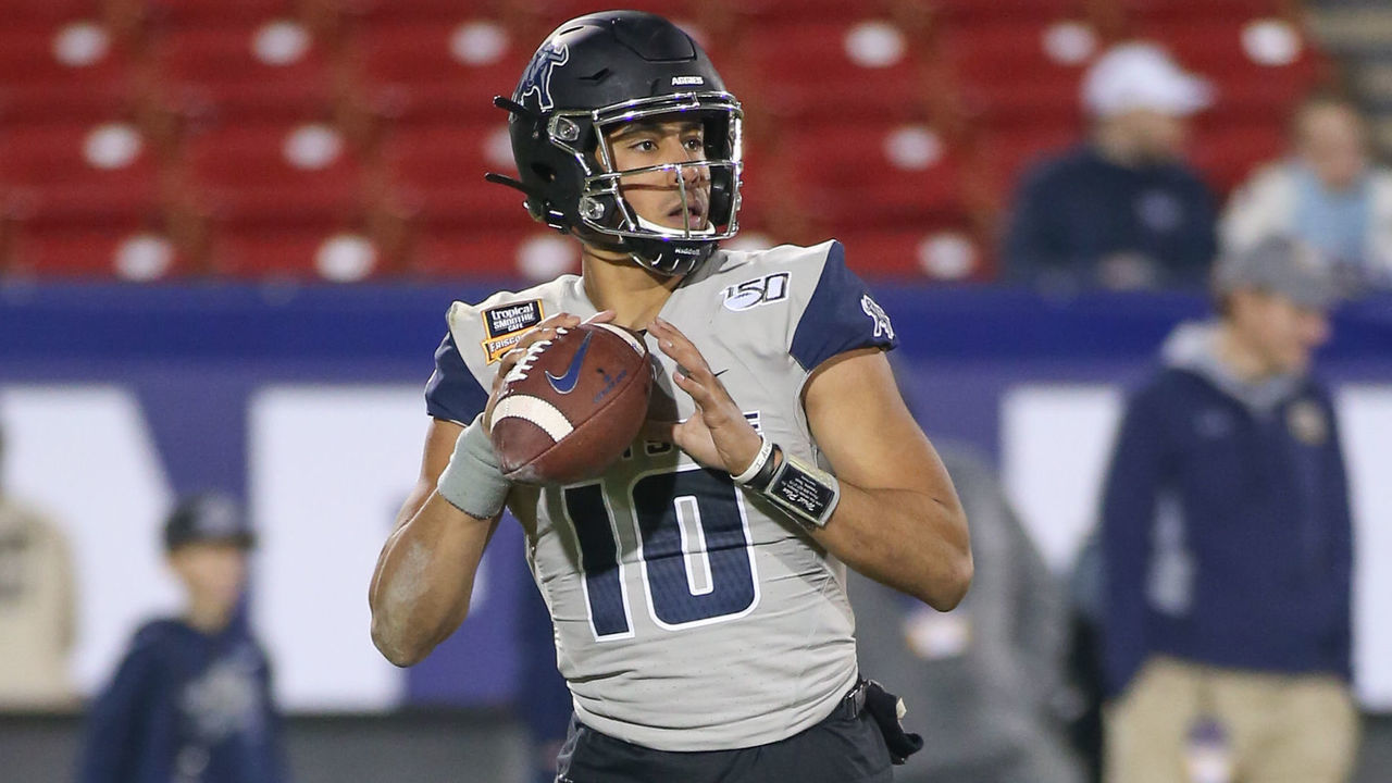 FRISCO, TX - DECEMBER 20: Utah State Aggies quarterback Jordan Love (10) passes during the Tropical Smoothie Cafe Frisco Bowl on December 20, 2019 at Toyota Stadium in Frisco, TX.