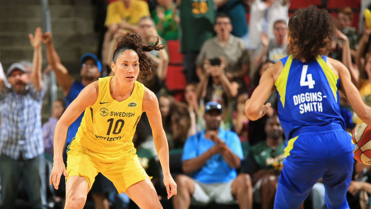 SEATTLE, WA - JULY 14: Sue Bird #10 of the Seattle Storm defends against Skylar Diggins-Smith #4 of the Dallas Wings on July 14, 2018 at Key Arena in Seattle, Washington. NOTE TO USER: User expressly acknowledges and agrees that, by downloading and/or using this Photograph, user is consenting to the terms and conditions of Getty Images License Agreement. Mandatory Copyright Notice: Copyright 2018 NBAE