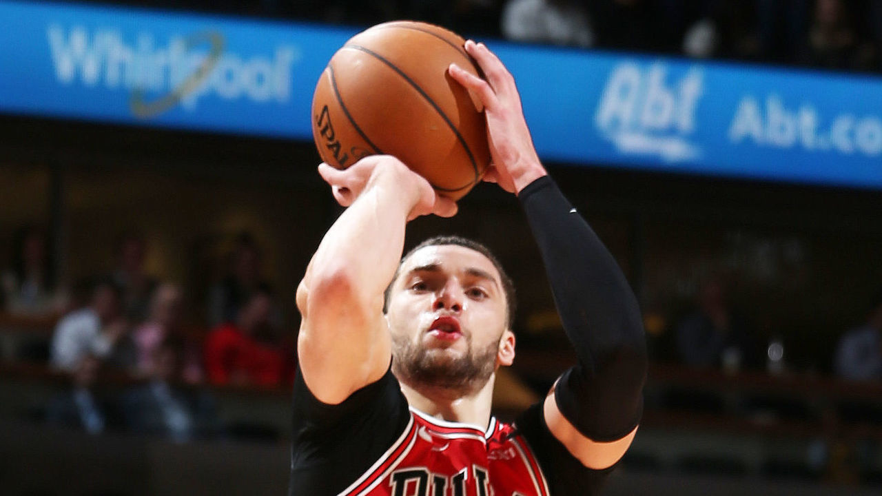 CHICAGO, IL - FEBRUARY 25: Zach LaVine #8 of the Chicago Bulls shoots the ball against the Oklahoma City Thunder on February 25, 2020 at the United Center in Chicago, Illinois. Mandatory Copyright Notice: Copyright 2020 NBAE