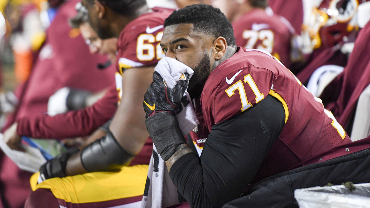 LANDOVER, MD - DECEMBER 30: Washington Redskins offensive tackle Trent Williams (71) looks at the scoreboard as time ticks off the clock during the final minutes of the season against the Philadelphia Eagles at FedEx Field.