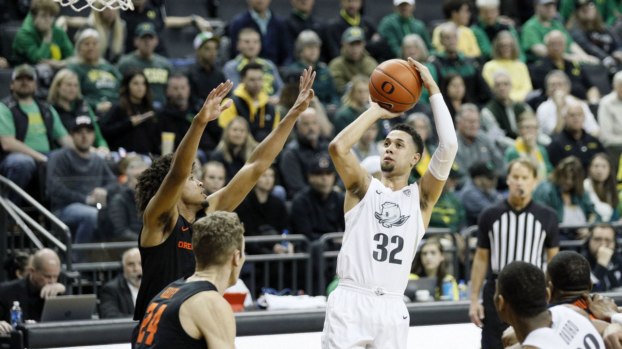 EUGENE, OR - FEBRUARY 27: Oregon Ducks guard Anthony Mathis (32) shoots the ball over Oregon State Beavers guard Ethan Thompson (C) between the Oregon Ducks and the Oregon State Beavers on February 27, 2020 at Matthew Knight Arena in Eugene, OR.