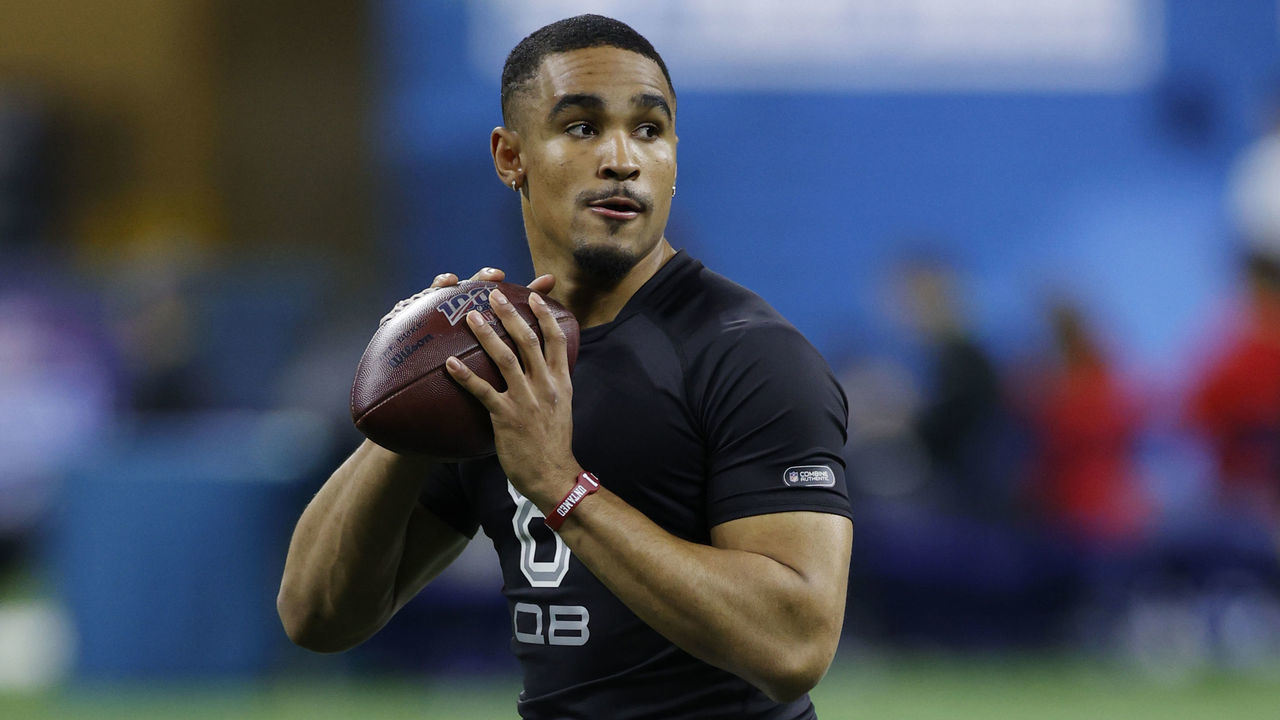 INDIANAPOLIS, IN - FEBRUARY 27: Quarterback Jalen Hurts of Oklahoma runs a passing drill during the NFL Scouting Combine at Lucas Oil Stadium on February 27, 2020 in Indianapolis, Indiana.