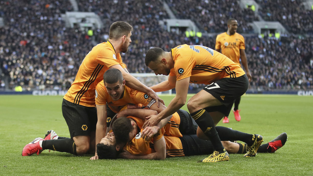 LONDON, ENGLAND - MARCH 01: Raul Jimenez of Wolverhampton Wanderers celebrates with his team mates after scoring a goal to make it 2-3 during the Premier League match between Tottenham Hotspur and Wolverhampton Wanderers at Tottenham Hotspur Stadium on March 1, 2020 in London, United Kingdom.