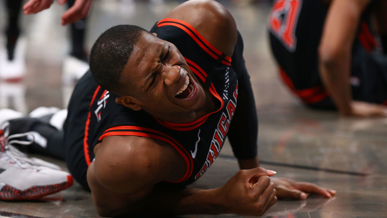 NEW YORK, NEW YORK - JANUARY 31: Kris Dunn #32 of the Chicago Bulls reacts during the game against the Brooklyn Nets at Barclays Center on January 31, 2020 in New York City.