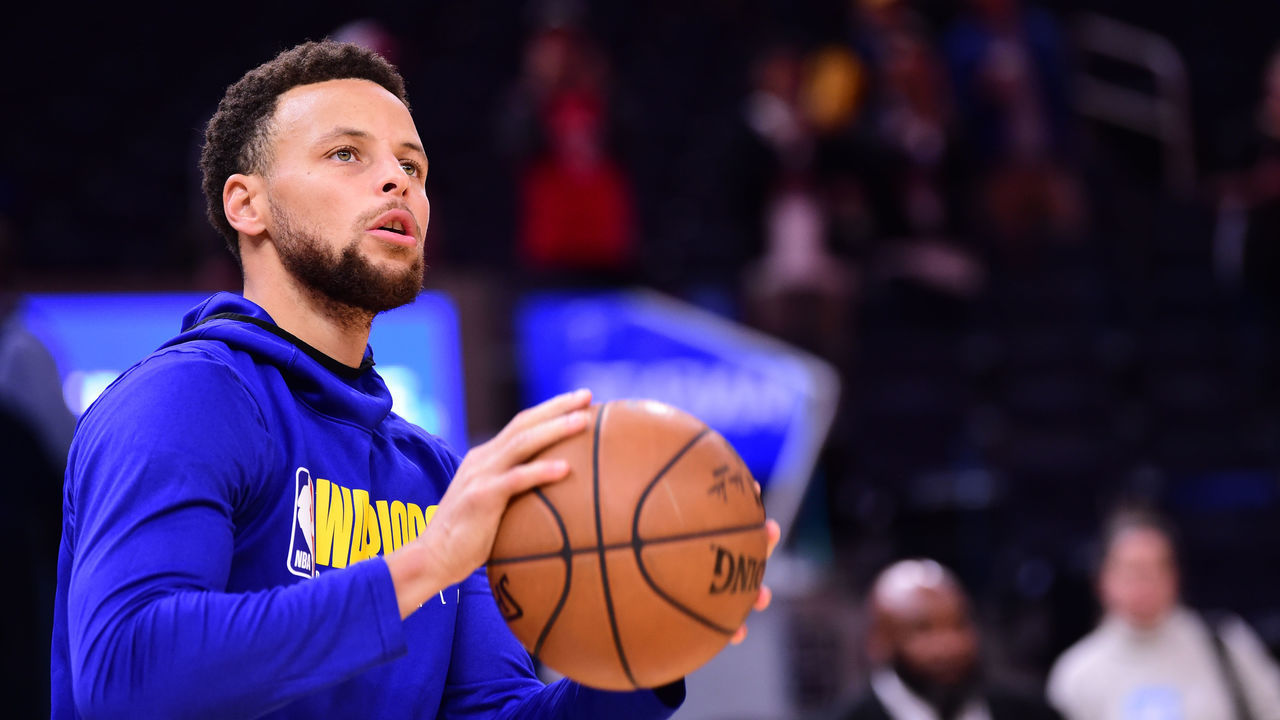 SAN FRANCISCO, CA - MARCH 5: Stephen Curry #30 of the Golden State Warriors warms up before the game on March 5, 2020 at Chase Center in San Francisco, California. NOTE TO USER: User expressly acknowledges and agrees that, by downloading and or using this photograph, user is consenting to the terms and conditions of Getty Images License Agreement. Mandatory Copyright Notice: Copyright 2020 NBAE