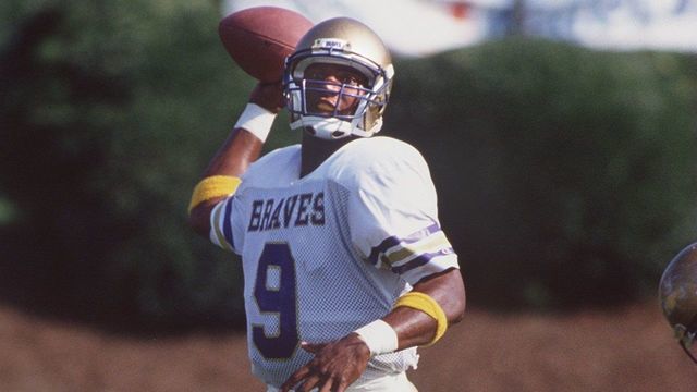 10 SEP 1994: ALCORN STATE QUARTERBACK STEVE MCNAIR DELIVERS A PASS FROM THE POCKET DURING THE BRAVES GAME VERSUS THE UNIVERSITY OF TENNESSEE- CHATTANOOGA MOCCASINS AT CHAMBERLAIN STADIUM IN CHATTANOOGA, TENNESSEE. Mandatory Credit: Jamie Squire/ALLSPORT