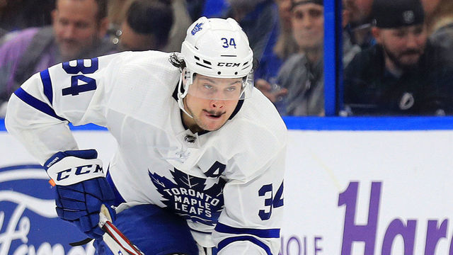 TAMPA, FLORIDA - FEBRUARY 25: Auston Matthews #34 of the Toronto Maple Leafs carries the puck during a game against the Tampa Bay Lightning at Amalie Arena on February 25, 2020 in Tampa, Florida.