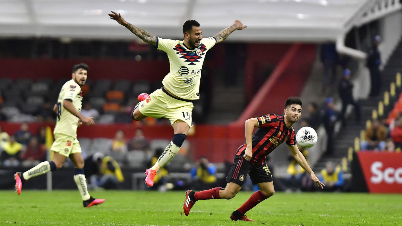 MEXICO CITY, MEXICO - MARCH 11: Victor Aguilera (L) of America fights for the ball with Gonzalo Martínez (R) of Atlanta United during a quarter final first leg match between Club America and Atlanta United as part of CONCACAF Champions League 2020 at Azteca on March 11, 2020 in Mexico City, Mexico.