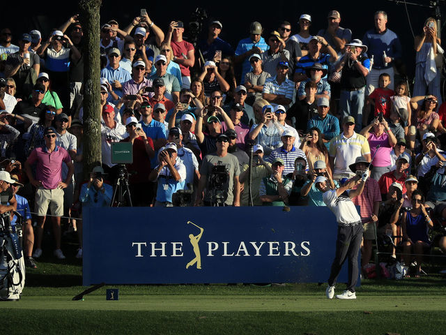 PONTE VEDRA BEACH, FLORIDA - MARCH 12: Rory McIlroy of Northern Ireland plays his shot from the 17th tee during the first round of The PLAYERS Championship on The Stadium Course at TPC Sawgrass on March 12, 2020 in Ponte Vedra Beach, Florida.