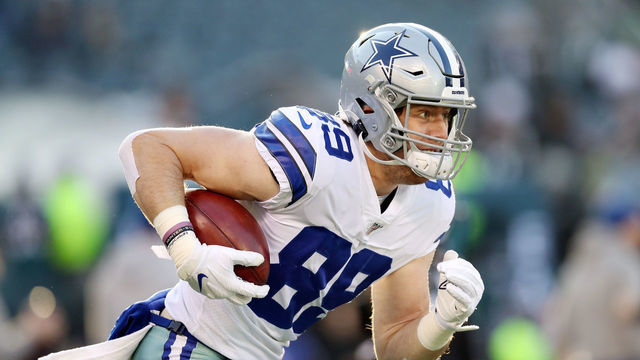 PHILADELPHIA, PENNSYLVANIA - DECEMBER 22: Blake Jarwin #89 of the Dallas Cowboys warms up before the game against the Philadelphia Eagles at Lincoln Financial Field on December 22, 2019 in Philadelphia, Pennsylvania.