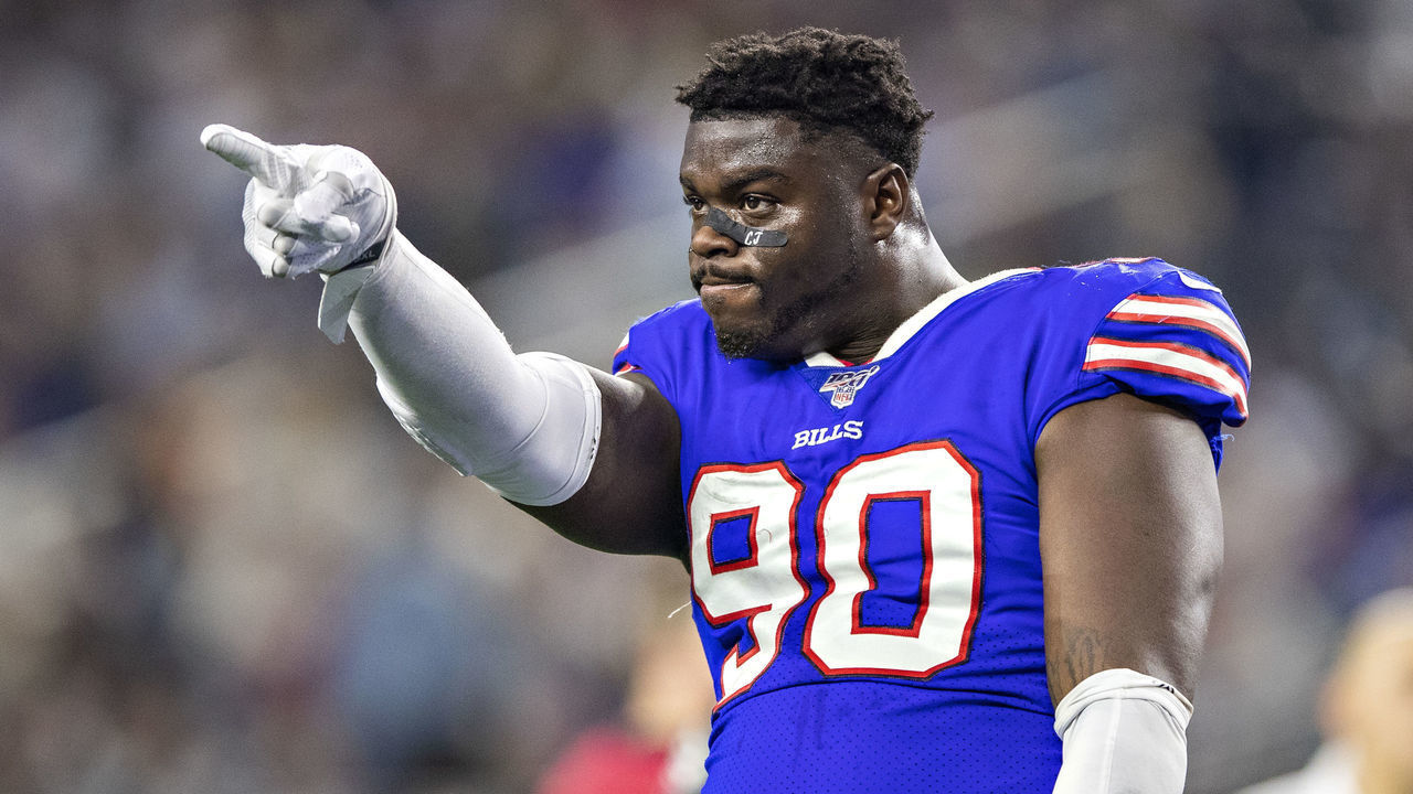 ARLINGTON, TX - NOVEMBER 28: Shaq Lawson #90 of the Buffalo Bills gets the fans cheering during a game on Thanksgiving Day against the Dallas Cowboys at AT&T Stadium on November 28, 2019 in Arlington, Texas. The Bills defeated the Cowboys 26-15.