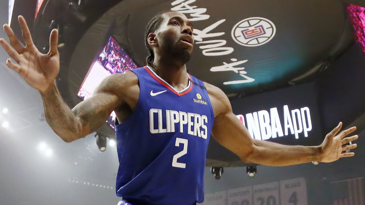 LOS ANGELES, CA - MARCH 1: Kawhi Leonard #2 of the LA Clippers is seen on defense during a game at the Staples Center on March 1, 2020 in Los Angeles, CA. Mandatory Credit: 2020 NBAE