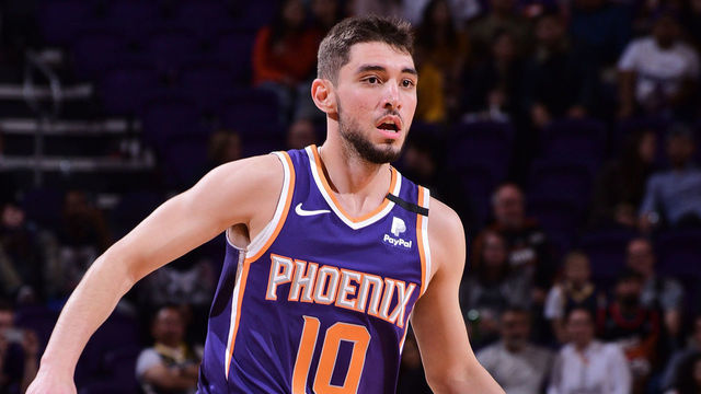 PHOENIX, AZ - FEBRUARY 29: Ty Jerome #10 of the Phoenix Suns handles the ball during the game against the Golden State Warriors on February 29, 2020 at Talking Stick Resort Arena in Phoenix, Arizona. Mandatory Copyright Notice: Copyright 2020 NBAE