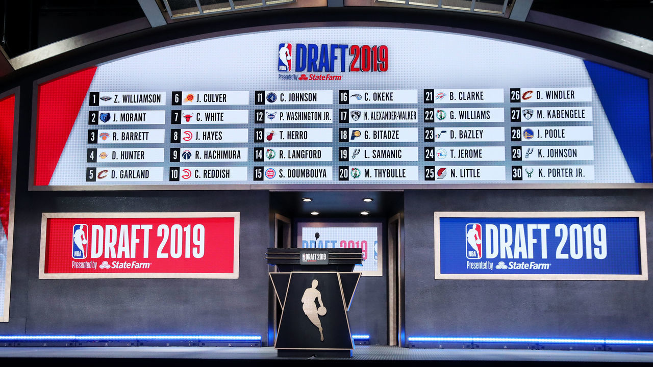 BROOKLYN, NY - JUNE 20: A general view of the stage and draft board at the end of the first round during the 2019 NBA Draft on June 20, 2019 at Barclays Center in Brooklyn, New York. NOTE TO USER: User expressly acknowledges and agrees that, by downloading and/or using this photograph, user is consenting to the terms and conditions of the Getty Images License Agreement. Mandatory Copyright Notice: Copyright 2019 NBAE