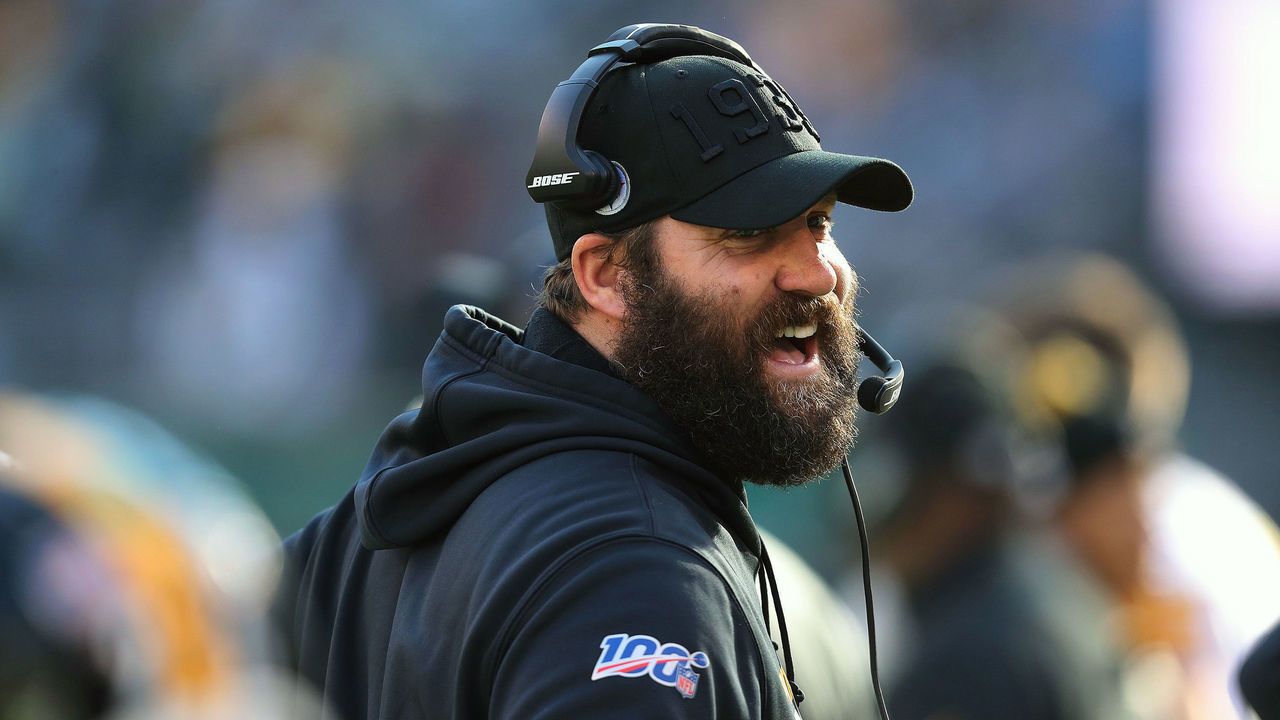 EAST RUTHERFORD, NEW JERSEY - DECEMBER 22: Quarterback Ben Roethlisberger #7 of the Pittsburgh Steelers comminicates on the bench during the game against the New York Jets in the first half at MetLife Stadium on December 22, 2019 in East Rutherford, New Jersey.
