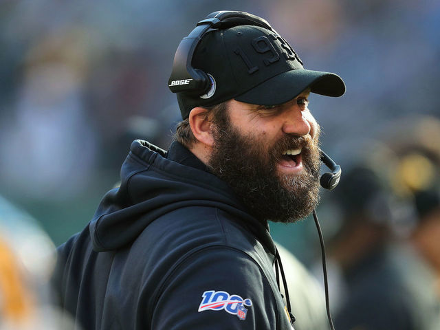 EAST RUTHERFORD, NEW JERSEY - DECEMBER 22: Quarterback Ben Roethlisberger #7 of the Pittsburgh Steelers comminicates on the bench during the game against the New York Jets in the first half at MetLife Stadium on December 22, 2019 in East Rutherford, New Jersey.