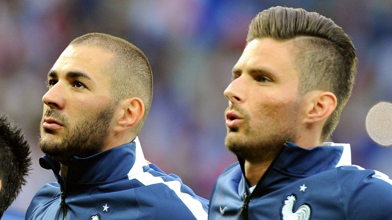 France's midfielder Mathieu Valbuena (L), France's forward Karim Benzema, and France's forward Olivier Giroud pose before the friendly football match between France and Jamaique on June 8 , 2014 at the " Pierre Mauroy " Stadium in Villeneuve-d'Ascq northern France ahead of the 2014 FIFA World Cup football tournament. AFP PHOTO PHILIPPE HUGUEN