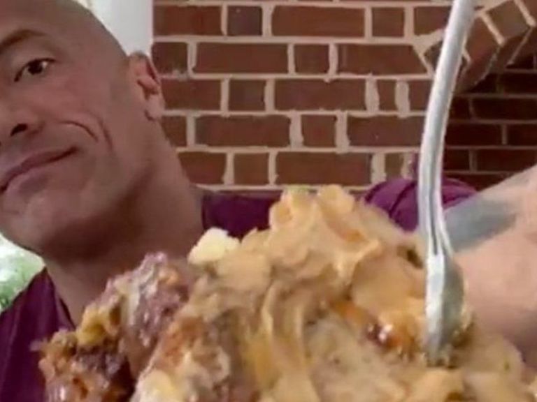 Twitter in awe of The Rock's gigantic French toast cheat meal ...