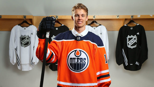 VANCOUVER, BRITISH COLUMBIA - JUNE 21: Philip Broberg, eighth overall pick of the Edmonton Oilers, poses for a portrait during the first round of the 2019 NHL Draft at Rogers Arena on June 21, 2019 in Vancouver, Canada.
