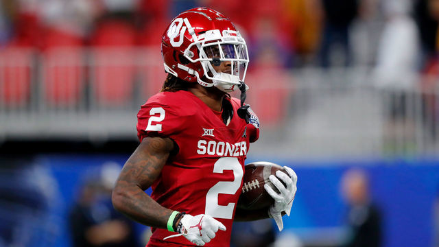 ATLANTA, GEORGIA - DECEMBER 28: Wide receiver CeeDee Lamb #2 of the Oklahoma Sooners warms up before the game against the LSU Tigers in the Chick-fil-A Peach Bowl at Mercedes-Benz Stadium on December 28, 2019 in Atlanta, Georgia.