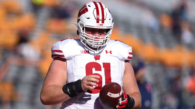 CHAMPAIGN, IL - OCTOBER 19: Wisconsin (OL) Tyler Biadasz (61) warms up prior to a college football game between the Wisconsin Badgers and Illinois Fighting Illini on October 19, 2019 at Memorial Stadium in Champaign, IL