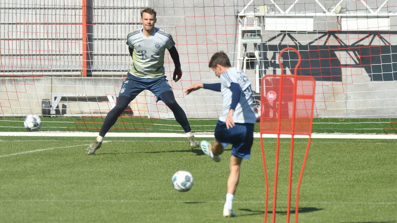 MUNICH, GERMANY - APRIL 06: Thomas Mueller of Bayern Muenchen takes a shot at goalkeeper Manuel Neuer during a training session at Saebener Strasse training ground on April 06, 2020 in Munich, Germany.