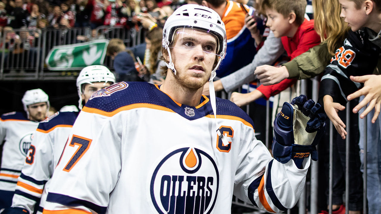 COLOGNE, GERMANY - OCTOBER 03: Connor McDavid of Edmonton shakes hands with the fans prior to the NHL Global Series Challenge game between Edmonton Oilers and Kolner Haie at Lanxess Arena on October 3, 2018 in Cologne, Germany.