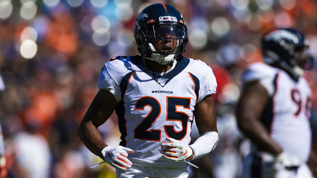 LOS ANGELES, CA - OCTOBER 06: Denver Broncos cornerback Chris Harris (25) during the NFL regular season football game against the Los Angeles Chargers on October 06, 2019, at Dignity Health Sports Park in Carson, Calif.