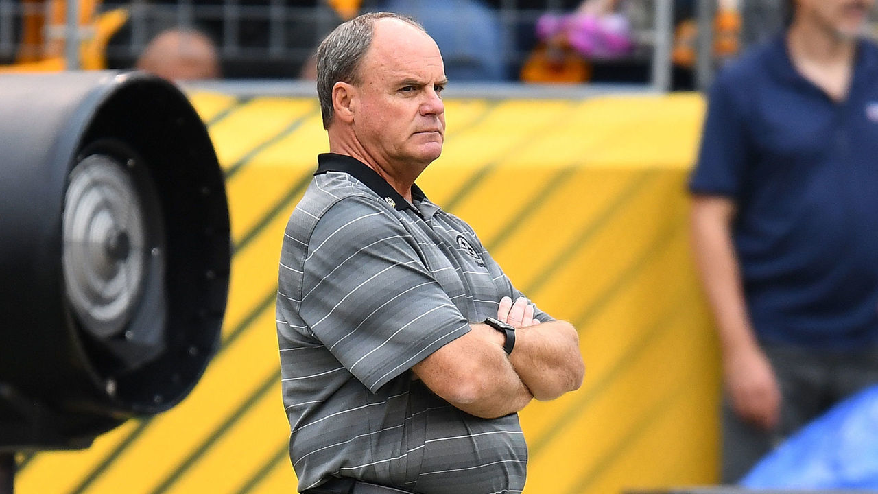 PITTSBURGH, PA - OCTOBER 08: General manager Kevin Colbert of the Pittsburgh Steelers looks on during the game against the Jacksonville Jaguars at Heinz Field on October 8, 2017 in Pittsburgh, Pennsylvania. *** Local Caption ***