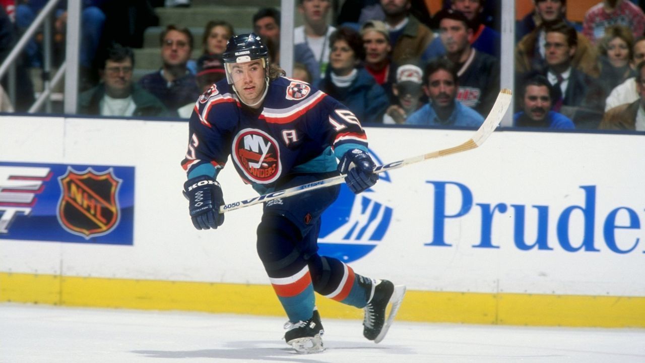 20 Nov 1997: Zigmund Palffy #16 of the New York Islanders in action during a game against the New Jersey Devils at the Continental Airlines Arena in East Rutherford, New Jersey. The Devils defeated the Islanders 5-1. Mandatory Credit: Al Bello /Allsport