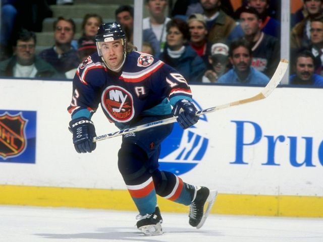 20 Nov 1997: Zigmund Palffy #16 of the New York Islanders in action during a game against the New Jersey Devils at the Continental Airlines Arena in East Rutherford, New Jersey. The Devils defeated the Islanders 5-1. Mandatory Credit: Al Bello /Allsport