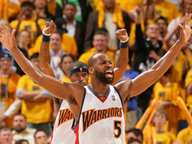 OAKLAND, CA - MAY 3: Baron Davis #5 of the Golden State Warriors pumps up the crowd during the game against the Dallas Mavericks in Game Six of the 2007 NBA Playoffs on May 3, 2007 at Oracle Arena in Oakland, California. NOTE TO USER: User expressly acknowledges and agrees that, by downloading and or using this photograph, user is consenting to the terms and conditions of Getty Images License Agreement. Mandatory Copyright Notice: Copyright 2007 NBAE