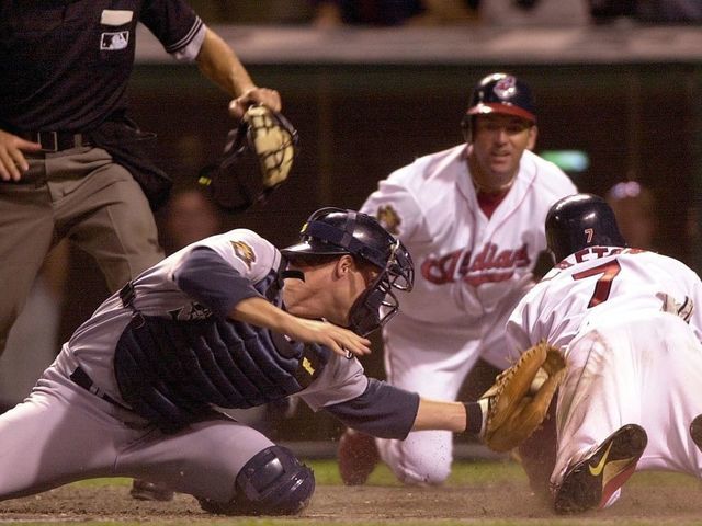 Watch Classic Indians Stun 116 Win Mariners With 12 Run Comeback Thescore Com