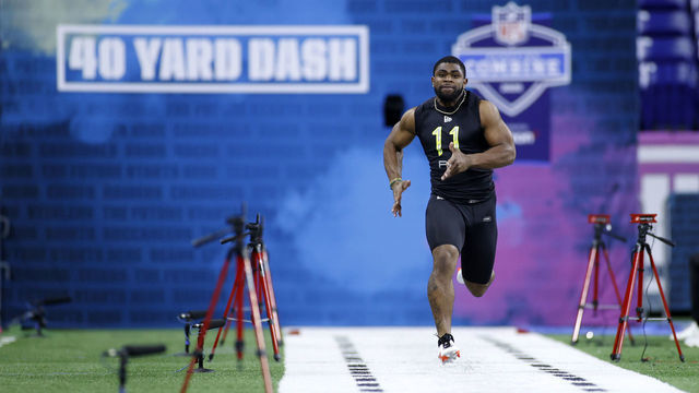 INDIANAPOLIS, IN - FEBRUARY 28: Running back Clyde Edwards-Helaire of LSU runs the 40-yard dash during the NFL Combine at Lucas Oil Stadium on February 28, 2020 in Indianapolis, Indiana.