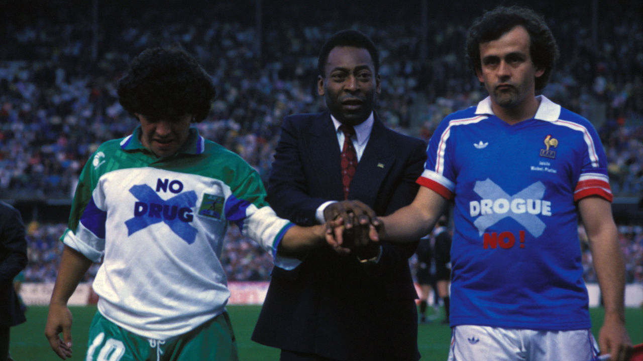Diego Maradona, Pelé et Michel Platini lors du jubilé du joueur français à Nancy le 23 mai 1988, France.