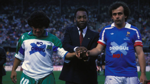 Diego Maradona, Pelé et Michel Platini lors du jubilé du joueur français à Nancy le 23 mai 1988, France.