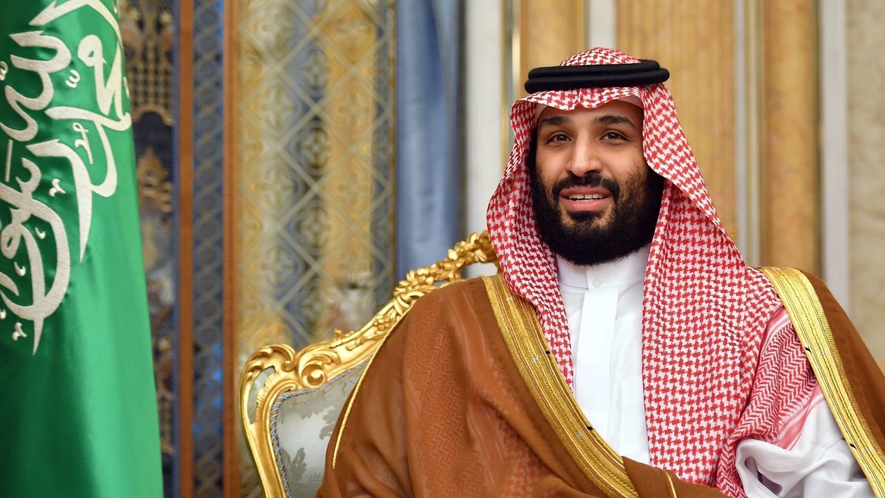 Saudi Arabia's Crown Prince Mohammed bin Salman attends a meeting with the US secretary of state in Jeddah, Saudi Arabia, on September 18, 2019. - US Secretary of State Mike Pompeo denounced strikes on Saudi Arabia's oil infrastructure as an "act of war", as Riyadh unveiled new evidence it said showed the assault was "unquestionably" sponsored by arch-foe Iran.