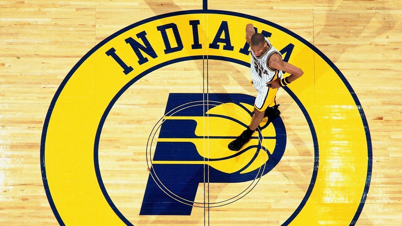 INDIANAPOLIS - JUNE 14: Reggie Miller #31 of the Indiana Pacers surveys the game from half cort against the Los Angeles Lakers during Game Four of the 2000 NBA Finals played June 14, 2000 at Conseco Field House in Indianapolis, Indiana. NOTE TO USER: User expressly acknowledges that, by downloading and or using this photograph, User is consenting to the terms and conditions of the Getty Images License agreement. Mandatory Copyright Notice: Copyright 2000 NBAE