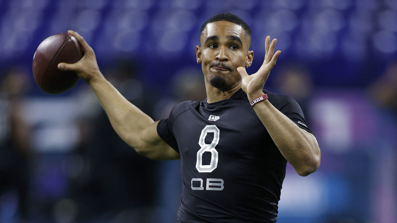 INDIANAPOLIS, IN - FEBRUARY 27: Quarterback Jalen Hurts of Oklahoma runs a passing drill during the NFL Scouting Combine at Lucas Oil Stadium on February 27, 2020 in Indianapolis, Indiana.