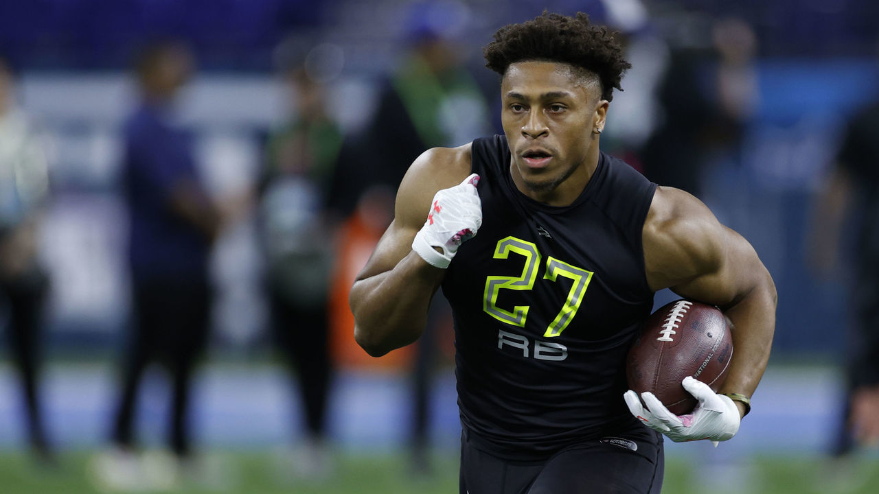 INDIANAPOLIS, IN - FEBRUARY 28: Running back Jonathan Taylor of Wisconsin runs a drill during the NFL Combine at Lucas Oil Stadium on February 28, 2020 in Indianapolis, Indiana.
