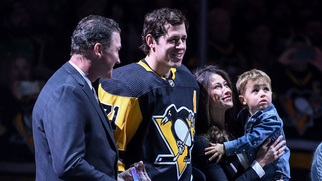 PITTSBURGH, PA - MARCH 16: Pittsburgh Penguins Center Evgeni Malkin (71) and his wife Anna Kasterova and son Nikita smile during a pregame ceremony honor Malkin's 1000 NHL career points before the NHL game between the Pittsburgh Penguins and the St. Louis Blues on March 16, 2019, at PPG Paints Arena in Pittsburgh, PA.