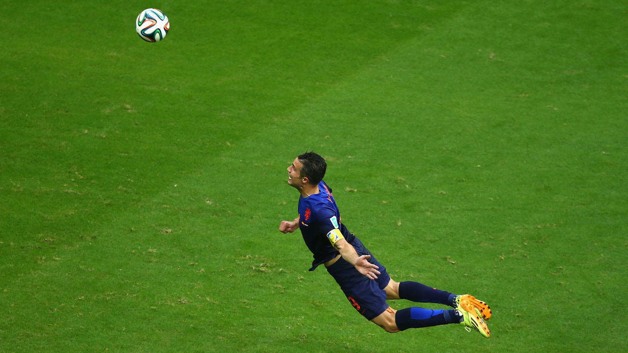 SALVADOR, BRAZIL - JUNE 13: Robin van Persie of the Netherlands scores the team's first goal with a diving header in the first half during the 2014 FIFA World Cup Brazil Group B match between Spain and Netherlands at Arena Fonte Nova on June 13, 2014 in Salvador, Brazil.