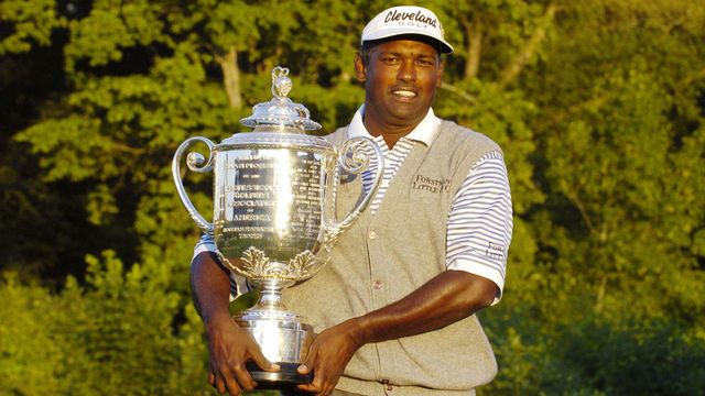 Vijay Singh holds the Wannamaker Trophy after the final round at Whistling Straits, site of the 86th PGA Championship in Haven, Wisconsin August 15, 2004. Singh won the tournament in a playoff.