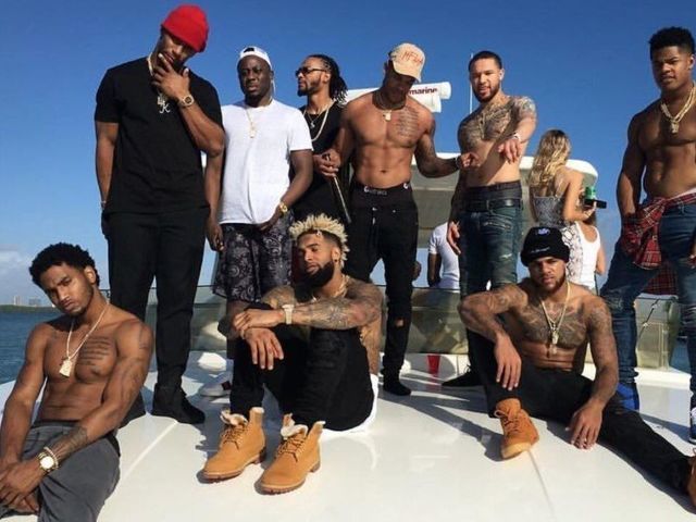Victor Cruz: Giants' boat trip photo 'will haunt me for the rest of my life'