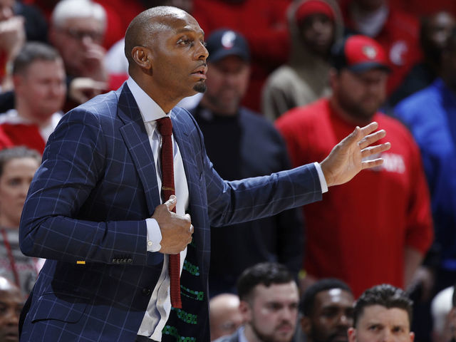 Penny Hardaway, head coach of the Memphis Tigers before a game News  Photo - Getty Images