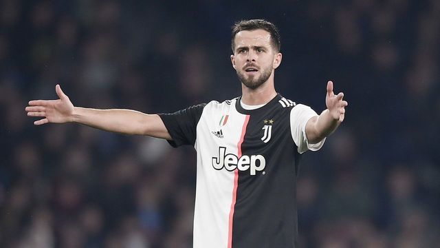 NAPLES, ITALY - JANUARY 26: Miralem Pjanic of Juventus reacts during the Serie A match between SSC Napoli and Juventus at Stadio San Paolo on January 26, 2020 in Naples, Italy.