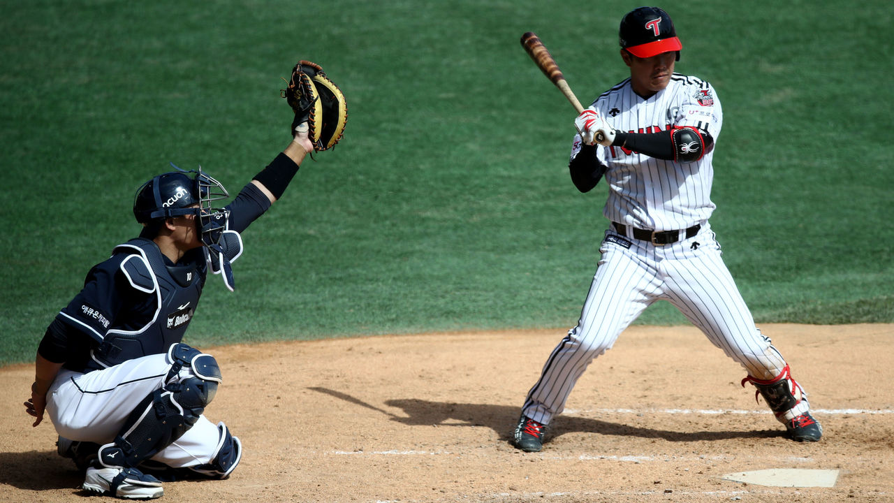 Heroes beat Twins to even KBO postseason series - The Korea Times