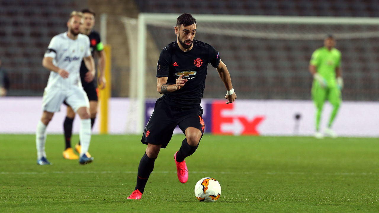 LINZ, AUSTRIA - MARCH 12: Bruno Fernandes of Manchester United in action during the UEFA Europa League round of 16 first leg match between LASK and Manchester United at Linzer Stadion on March 12, 2020 in Linz, Austria. The match is played behind closed doors as a precaution against the spread of COVID-19 (Coronavirus).