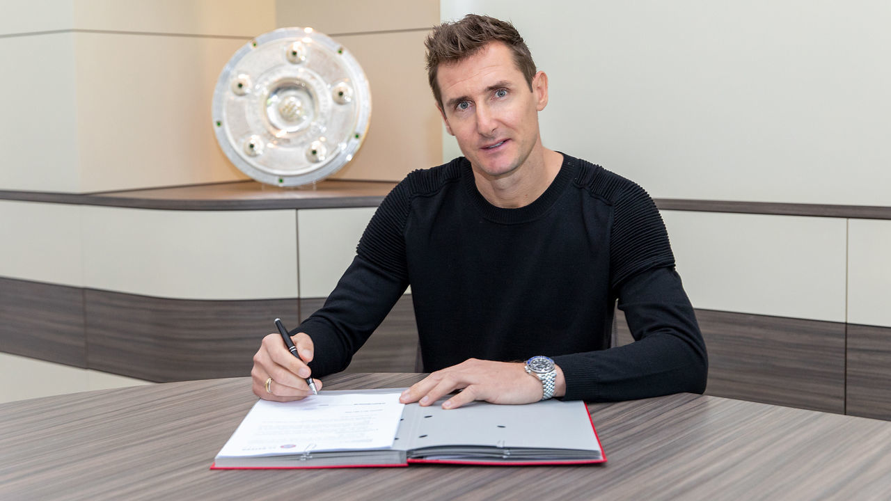 MUNICH, GERMANY - MAY 07: Miroslav Klose poses as he signs his new contract as assistant coach of FC Bayern Muenchen on May 07, 2020 in Munich, Germany. Klose will be head coach Hans-Dieter Flick's new assistant coach from 1 July 2020. The former Germany striker's contract will run until 30 June 2021.
